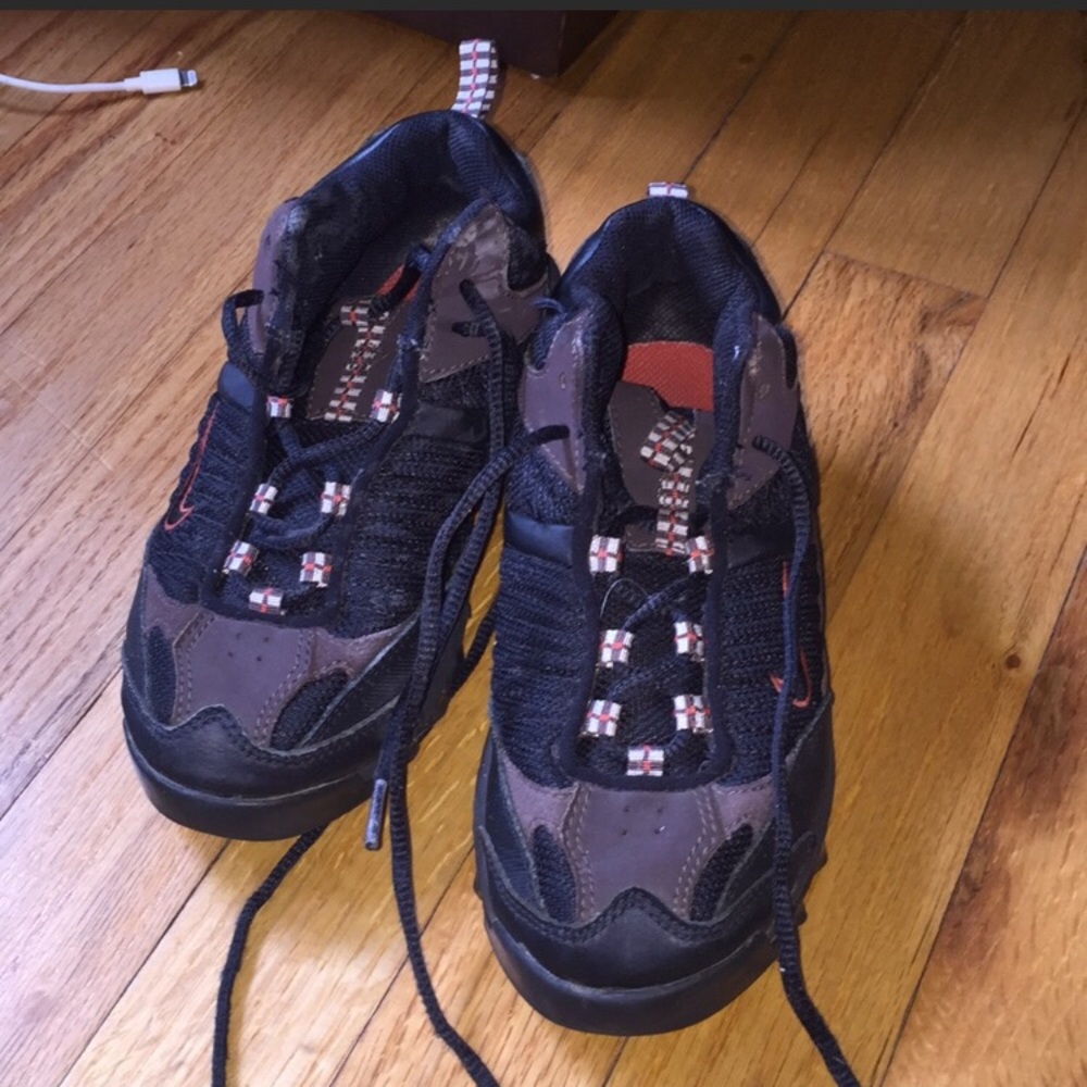 - Nike Boys Shoes